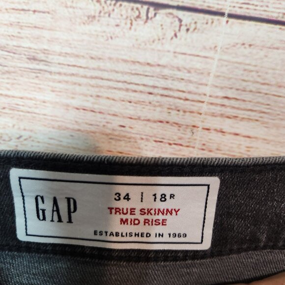Gap True Skinny Mid Rise Black Jeans Button Zipper Raw Hem Pant Legs Size 34/18R - Picture 11 of 13